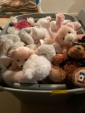1 tote stuffed bears