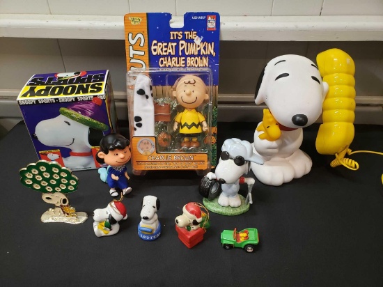 Charlie Brown, Snoopy phone, ornaments