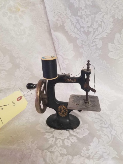 Singer minature sewing machine