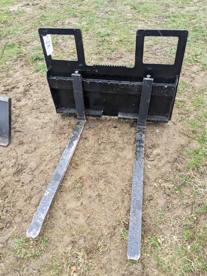 Step Thru 48" Quick Attach Pallet Forks