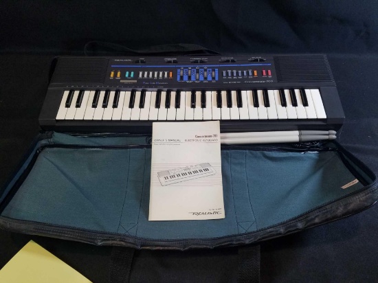 Realistic concertmate 700 electric keyboard with soft case