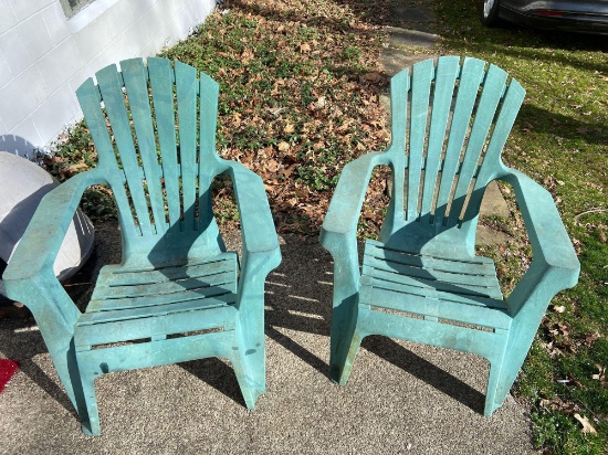 2 Plastic Patio Chairs