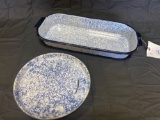 Blue/white graniteware pie plate and cake pan