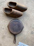 Wagner skillet - wood shoes