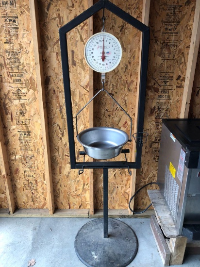 Fruit scale with stand