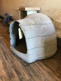 Baux'r dog igloo box