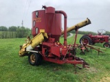 New Holland 354 Feed Grinder