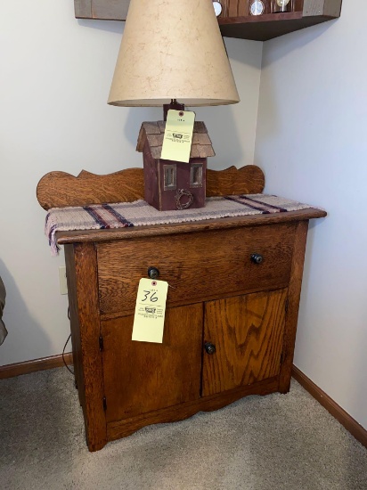 Oak wash stand, 1 drawer over 2 doors, lamp not included