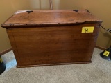 Early hinged top blanket box