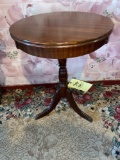 Pedestal mahogany stand w/ metal claw feet, 25