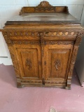 Victorian oak sewing machine cabinet, lift top, (no machine).