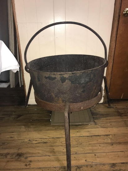 Cast-Iron Kettle with stand