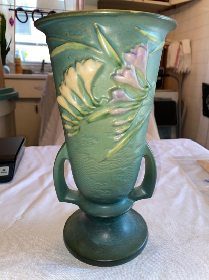 Roseville #125 10" vase.