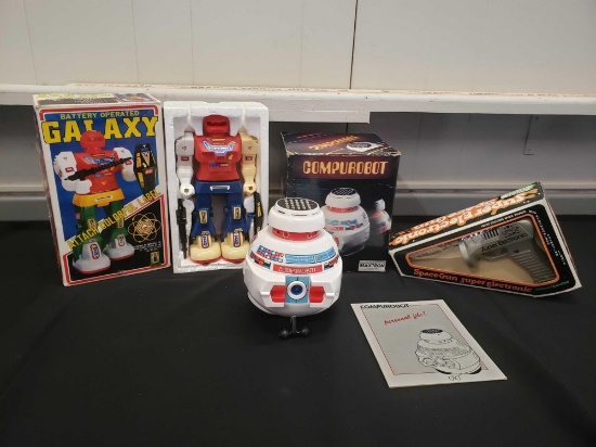 Space toys lot Robots and gun