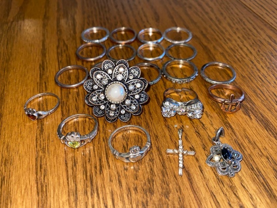 (19) Rings, sterling cross & pendant.