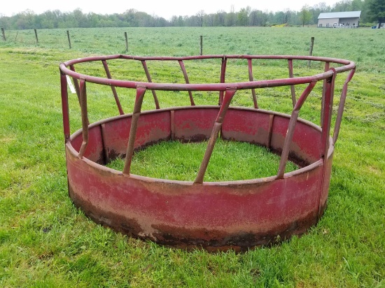 Round bale feeder