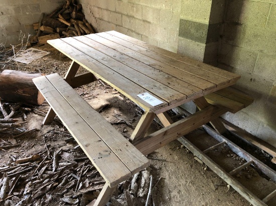 Picnic table (approx. 6 ft.)