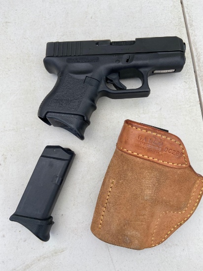 Glock 27 .40 cal semi auto pistol