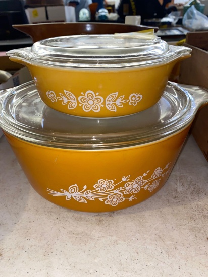 2 Pyrex harvest gold floral dishes with lids