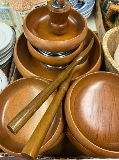 Wood salad bowl set, metal base