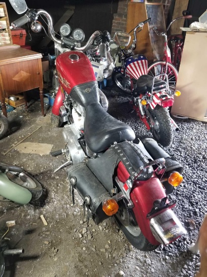 1998 Harley Davidson XL883 motorcycle, shows 6,200 miles, title shows odometer discrepancy
