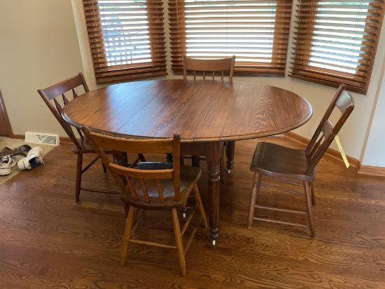 Drop-Leaf Dining Room Table on Casters with 4 Chairs and Extra Leaves