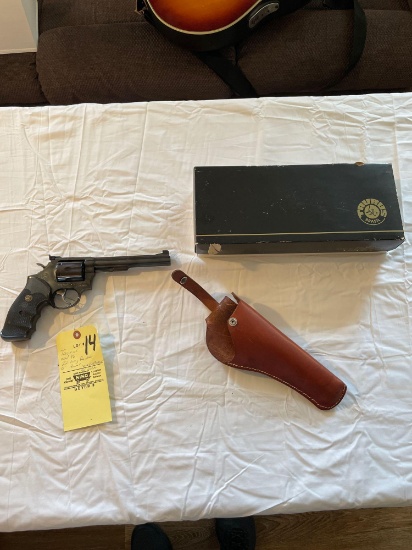 Taurus mod. 96, .22 cal. LR, six-shot revolver, 6 in. barrel with holster