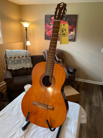 Yamaha C-40 right or left handed classical guitar