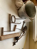 Early pail - hay hooks