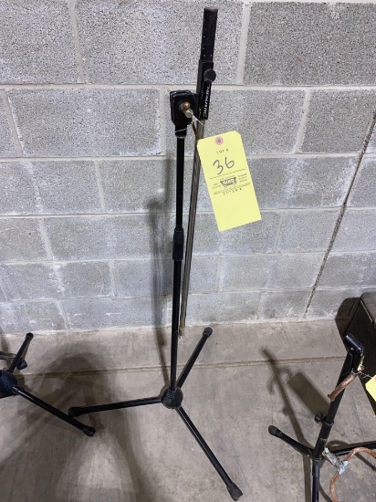 Realistic mic stand
