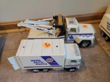 Nylint box truck and tow truck