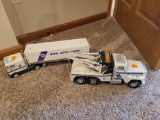 Nylint semi truck and tow truck