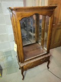 Hammary curio cabinet with 2 glass shelves, lighted