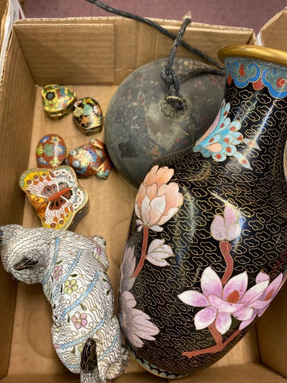 8 cloisonne Pcs., Vase, bear, cat, frog, bronze temple bell
