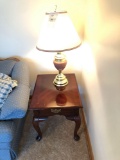 Queen Anne Style End Table with Lamp