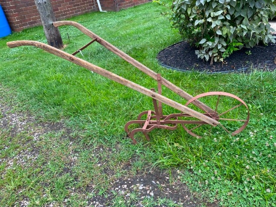 early hand cultivator
