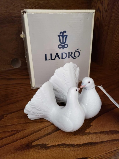 Lladro 'Couple Of Doves' figurine