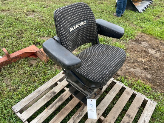 Gleaner combine seat