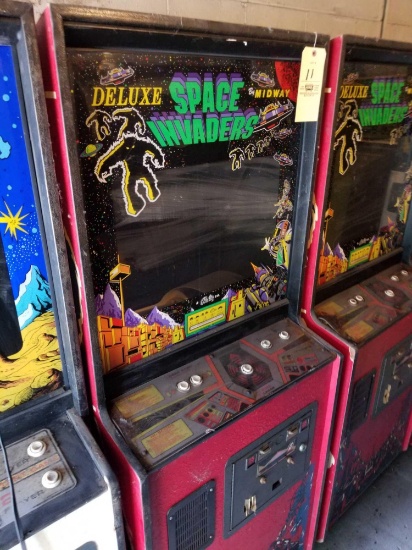 Midway Deluxe Space Invaders arcade machine, no key
