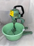 Vintage magic maid mixer and jadeite nesting bowls 3