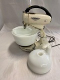 Hamilton Beach vintage stand mixer with bowls