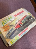 Atlas HO motoring & racing track with car