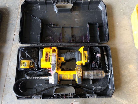 DeWalt 20v XR Lithium Ion Greaser Includes Battery and Battery Charger
