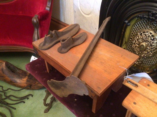 Cobblers stand and two small benches