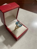 10k gold ring, with gemstone