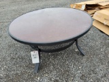 Round patio table