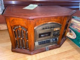 Thomas Pacconi Radio and Turn Table