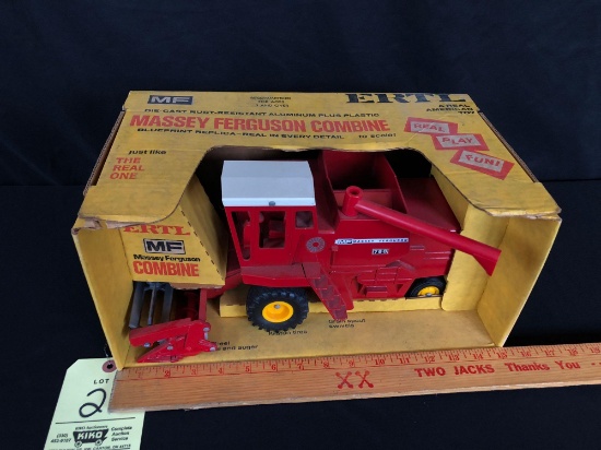 Ertl Massey Ferguson 760 combine 1/16 scale