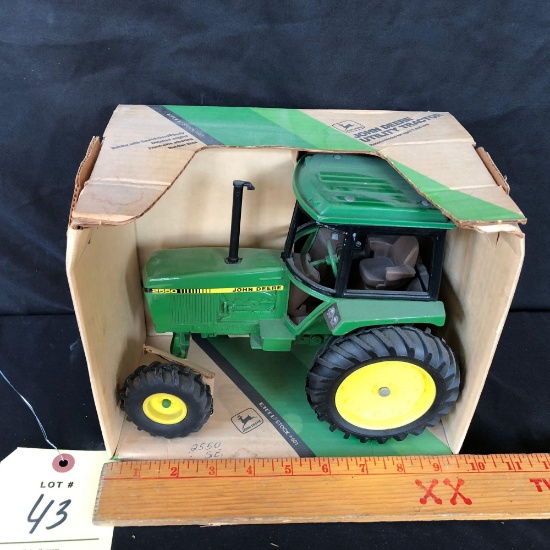 Ertl John Deere 2550 utility 1/16 scale