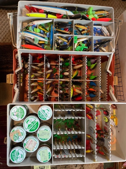 Tackle box, dozens of lures like new